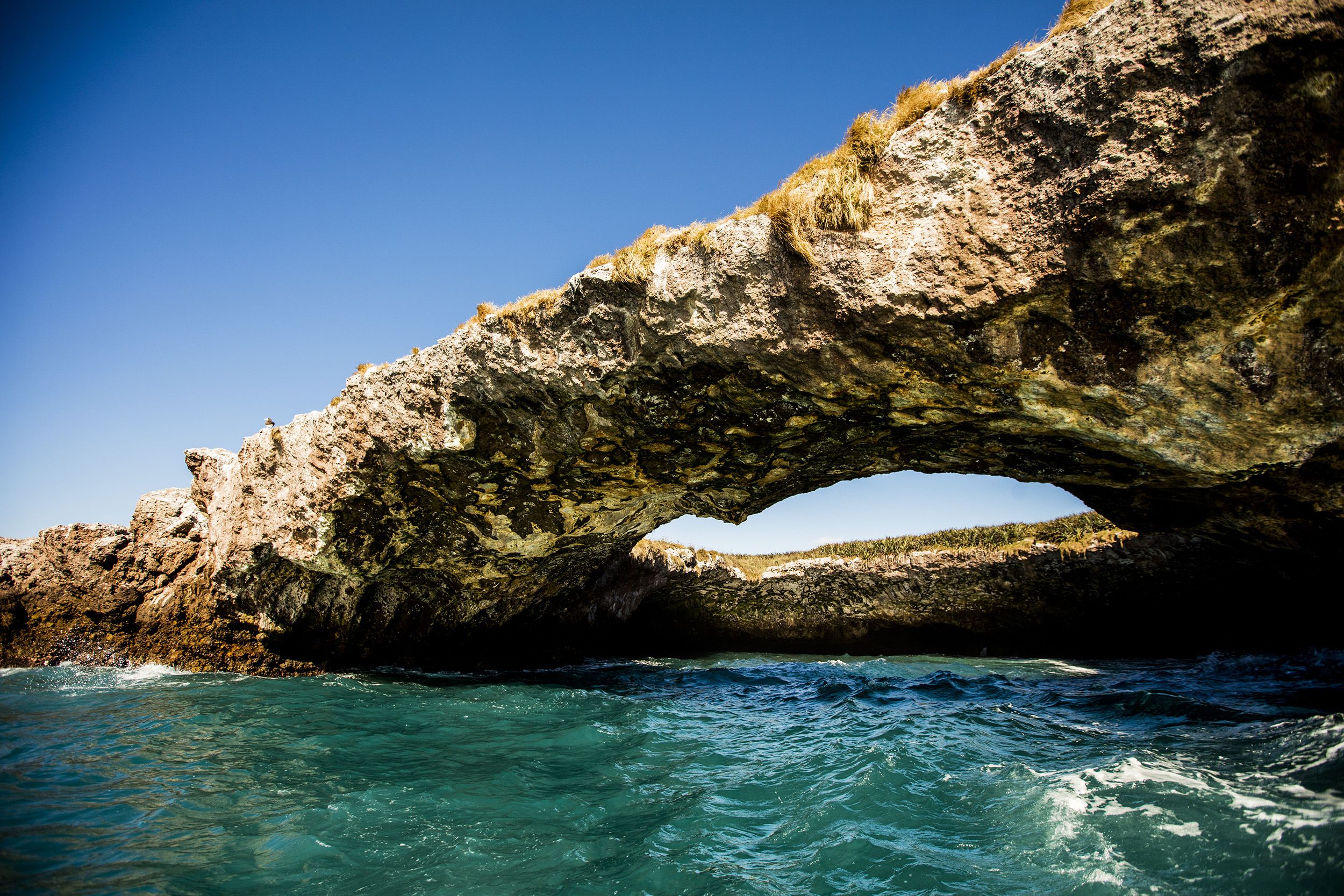 ¡Únase a nosotros en una emocionante excursión a las Islas Marietas! Con una gran variedad de vida marina y hermosas playas, este viaje es perfecto para los amantes de la naturaleza y la aventura.